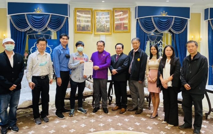 นักลงทุนตัวแทนผู้เสียหายหุ้น STARK รุดพบรัฐมนตรียุติธรรม