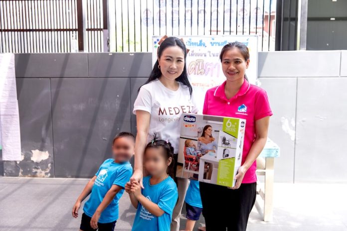 MEDEZE แบ่งปันความสุขแก่เด็ก บ้านศรีนครินทร์ มูลนิธิเด็กอ่อนในสลัม