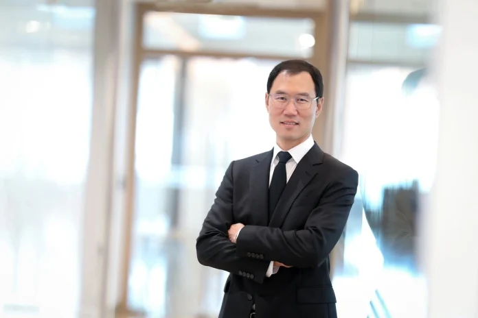 นายโชน โสภณพนิช กรรมการผู้จัดการใหญ่ และประธานเจ้าหน้าที่บริหาร บริษัท กรุงเทพประกันชีวิต จำกัด (มหาชน) หรือ BLA