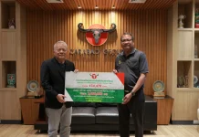 วงคาราบาว–คาราบาวกรุ๊ป–มูลนิธิคาราบาว ร่วมบริจาคเงิน–สิ่งของ ฟื้นฟูชุมชนหาดใหญ่หลังน้ำท่วม