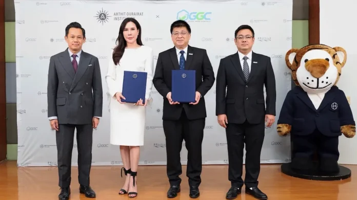 โกลบอลกรีนเคมิคอล และสถาบันอาทิตย์อุไรรัตน์ ลงนามบันทึกความเข้าใจความร่วมมือด้านการศึกษา