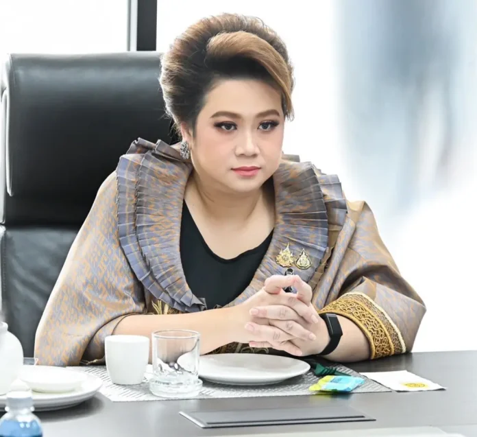 นางสาวศุภมาส อิศรภักดี รัฐมนตรีประจำสำนักนายกรัฐมนตรี