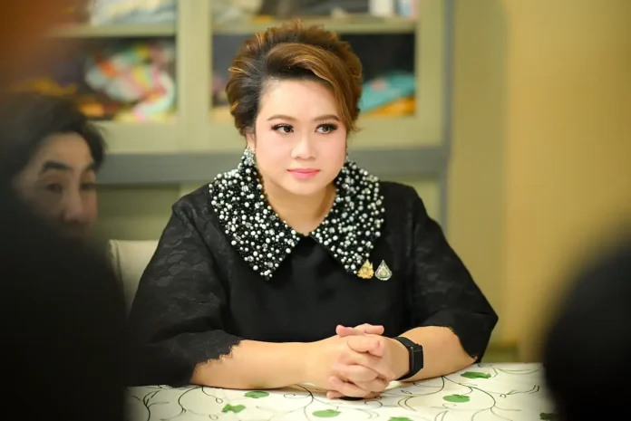 นางสาวศุภมาส อิศรภักดี รัฐมนตรีประจำสำนักนายกรัฐมนตรี