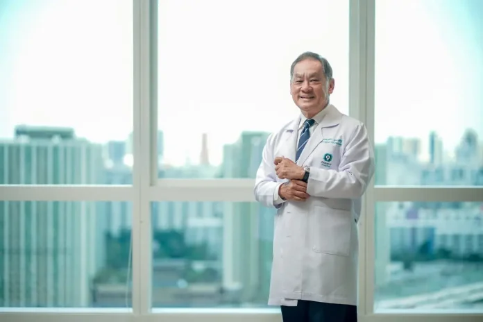 นายแพทย์เสถียร ภู่ประเสริฐ กรรมการผู้อำนวยการ บริษัท โรงพยาบาลพระรามเก้า จำกัด (มหาชน)