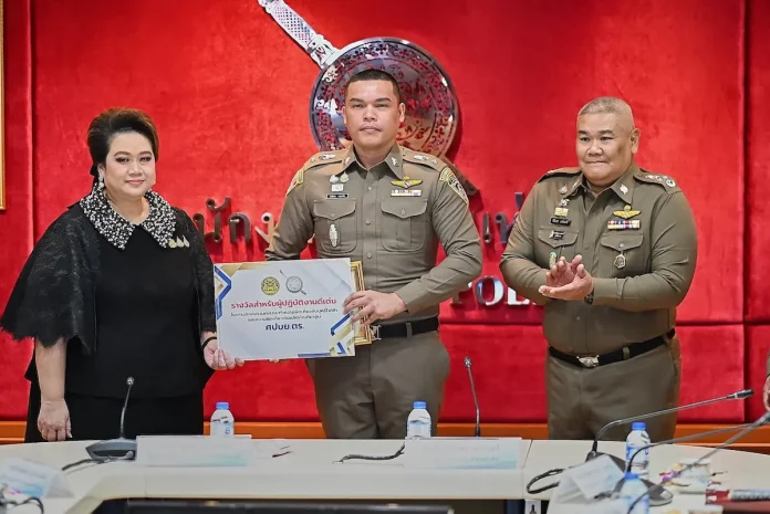 “ศุภมาส” เผย รัฐบาลเอาจริง! ลุยแก้ “บุหรี่ไฟฟ้า” ชู 3 แนวทาง ระดมภาครัฐเร่งตัดวงจรทั้งระบบ พร้อมตั้ง “ศูนย์ปราบปรามบุหรี่ไฟฟ้า” ดันโครงการปลอดบุหรี่ไฟฟ้าในสถานศึกษา นำร่อง 9 จังหวัด