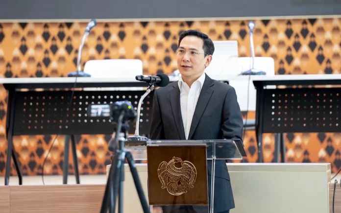 นายณัฏฐวุฒิ ธรรมศิริ รองผู้อำนวยการสำนักงานเศรษฐกิจการคลัง