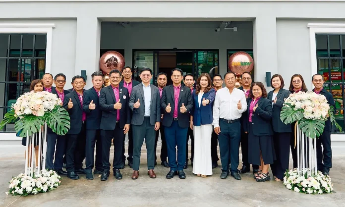 ‘พันธุ์ไทย’ ควง ‘ซับเวย์’ ปักธง PEA EV Hub ชะอำ ตอบโจทย์ทุกไลฟ์สไตล์ ครบ จบ ในที่เดียว