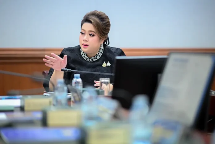 "ศุภมาส" ปิดดีลอสังหาฯ สั่ง สคบ. ทวงคืนเงินผู้บริโภคกว่า 8 ล้านบาท ลั่นห้องชุดชำรุด กู้ไม่ผ่าน ต้องได้เงินคืน ศุภมาส อิศรภักดี รัฐมนตรีประจำสำนักนายกรัฐมนตรี แถลง สคบ. ไกล่เกลี่ยคืนเงินซื้อคอนโดกว่า 8 ล้านบาท