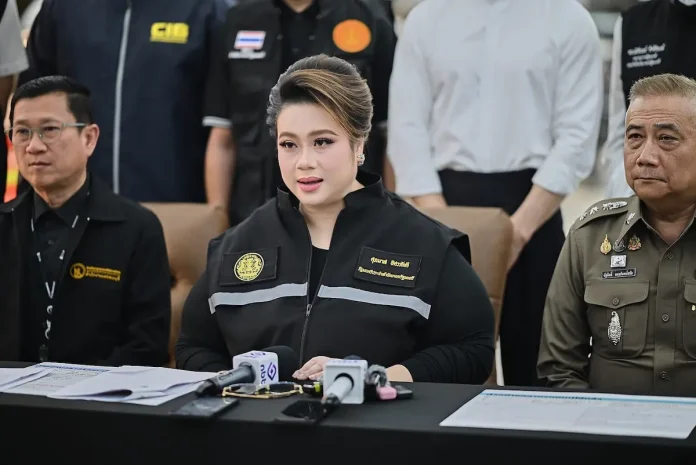 "ศุภมาส" ลุยเต็นท์รถมือสองกลางกรุง คุมฉลาก-ใบเสร็จ-สัญญา ชู 4 สิทธิเลิกสัญญา ดับฝันเต็นท์รถหัวหมอ "กรอไมล์ ปิดข้อมูลรถ" ศุภมาส อิศรภักดี รัฐมนตรีประจำสำนักนายกรัฐมนตรี นำ สคบ. ลงพื้นที่ตรวจเต็นท์รถมือสอง ย่านรัชดา-ท่าพระ