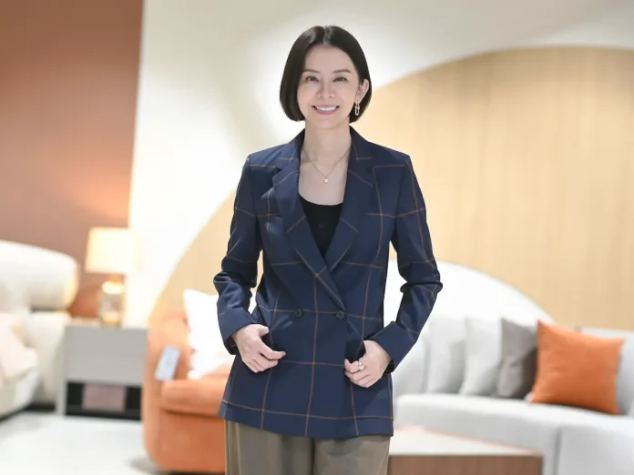 นางสาวพิชพิมพ์ ปัทมสัตยาสนธิ ประธานเจ้าหน้าที่ฝ่ายผลิตภัณฑ์และการค้า บริษัท อินเด็กซ์ ลิฟวิ่งมอลล์ จำกัด (มหาชน)