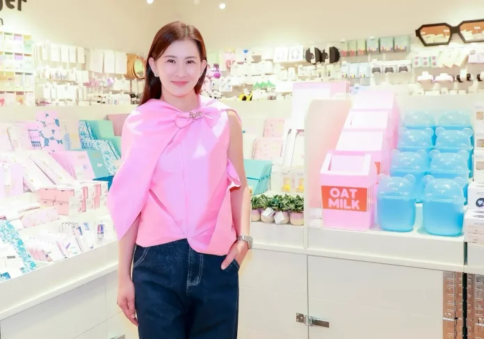 นางสาวกฤษชนก ปัทมสัตยาสนธิ กรรมการผู้จัดการ บริษัท อินเด็กซ์ ลิฟวิ่งมอลล์ จำกัด (มหาชน) หรือ ILM