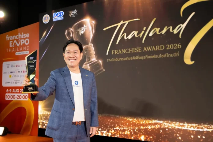 Trendy Wash คว้ารางวัล "BEST SERVICE FRANCHISE" ต่อเนื่อง 2 ปีซ้อน ตอกย้ำผู้นำแพลตฟอร์มร้านสะดวกซัก ในงาน Thailand Franchise Award 2026 นายนิมิต ตั้งวรารัตน์ CEO เออเบิ้นเวย์ รับรางวัล BEST SERVICE FRANCHISE ต่อเนื่องเป็นปีที่ 2 ซ้อน ในงาน Thailand Franchise Award 2026 ให้แก่ Trendy Wash by Urbanway