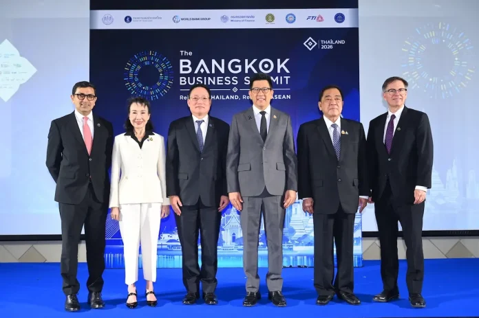 กกร. ผนึกรัฐ-World Bank ขับเคลื่อน “Reinvent Thailand” เอกนิติชู กรอ. 4 เสา เปลี่ยนข้อเสนอสู่ผลลัพธ์ พร้อมจัดทำ White Paper ต่อยอดเวทีโลก งาน The Bangkok Business Summit 2026 กกร. ผนึกรัฐและธนาคารโลกขับเคลื่อนวิสัยทัศน์ Reinvent Thailand