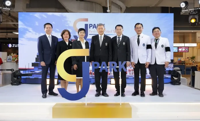 JPARK เปิดตัว “GJ PARK” อาคารจอดรถครบวงจร มูลค่ากว่า 590 ล้านบาท ตอกย้ำผู้นำ Parking Management ต่อยอดสู่การพัฒนา โครงการขนาดใหญ่หนุนการเติบโตระยะยาว สันติพล เจนวัฒนไพศาล CEO JPARK ในพิธีเปิดตัวอาคารจอดรถ GJ PARK มูลค่า 590 ล้านบาท ศูนย์การแพทย์กาญจนาภิเษก