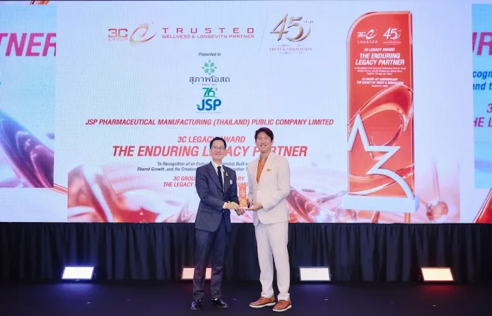 JSP สุภาพโอสถ คว้า 3C Legacy Award ตอกย้ำพันธมิตรแกร่ง เคียงข้าง 3C Group สู่ปีที่ 45 นายพิษณุ แดงประเสริฐ ประธาน JSP รับมอบรางวัล 3C Legacy Award จาก ภก.ณัฐพล ส่งพรประเสริฐ CEO ของ 3C Group