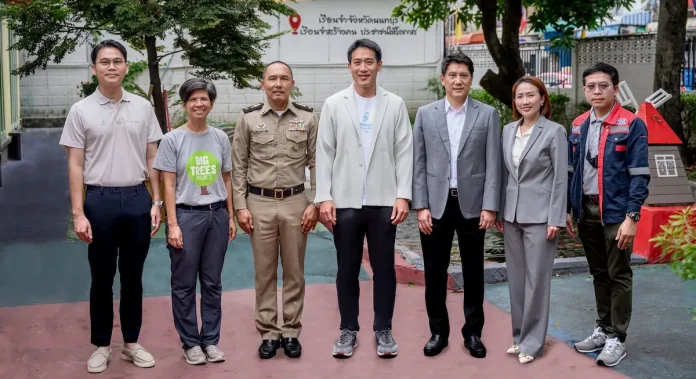 เมื่อการเริ่มต้นใหม่ ต้องการมากกว่าโอกาส PROUD ผนึก TOA–BIG Trees เปิด “RESTART CENTER” ชวนสังคม “ลอง” มอบโอกาส แก่ผู้พลาดพลั้ง พสุ ลิปตพัลลภ ผู้บริหาร PROUD ร่วมกับ TOA, BIG Trees และเรือนจำนนทบุรี เปิดโครงการ RESTART CENTER