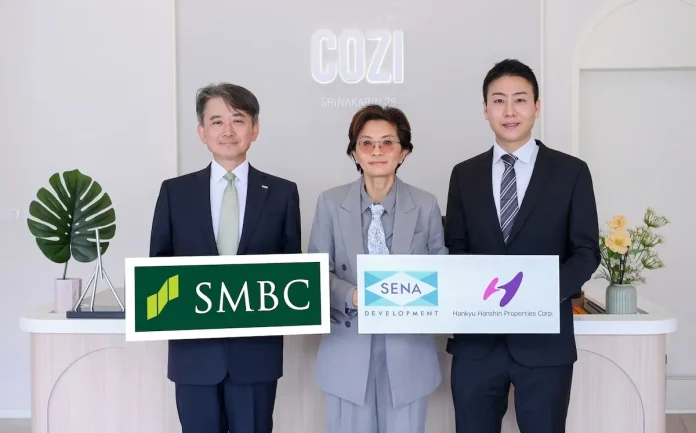 SMBC เชื่อมั่น SENA–Hankyu Hanshin สนับสนุนสินเชื่อ เพื่อพัฒนา 3 คอนโด Low Carbon เกษรา ธัญลักษณ์ภาคย์ ถ่ายภาพร่วมกับผู้บริหาร Hankyu และ SMBC ในพิธีสนับสนุนสินเชื่อพัฒนาคอนโด Low Carbon