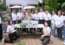 SENA จับมือ Q-CON พัฒนา Eco-Pot กระถางรีไซเคิล คณะผู้บริหาร เสนาดีเวลลอปเม้นท์ (SENA) และ Q-CON ร่วมพัฒนา Eco-Pot กระถางรีไซเคิลจากเศษอิฐมวลเบา นำร่องมอบให้ลูกบ้าน โคซี่ เอ็มอาร์ที เพชรเกษม 48
