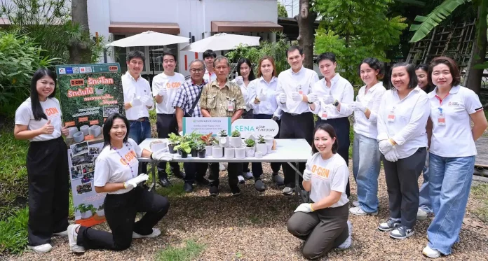 เสนา ยกระดับ SENA Low Carbon ร่วมกับ Q-CON พัฒนา “Eco-Pot” เปลี่ยนเศษอิฐเหลือใช้ให้กลับมามีคุณค่า ลดขยะ เพิ่มพื้นที่สีเขียว คณะผู้บริหาร เสนาดีเวลลอปเม้นท์ (SENA) และ Q-CON ร่วมพัฒนา Eco-Pot กระถางรีไซเคิลจากเศษอิฐมวลเบา นำร่องมอบให้ลูกบ้าน โคซี่ เอ็มอาร์ที เพชรเกษม 48