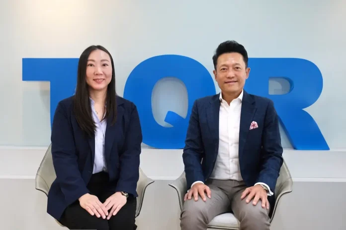 TQR ลุ้นครึ่งปีหลังผลงานแตะนิวไฮ! ชนะพันธุ์ พิริยะพันธุ์ และ ปาริฉัตร โชติภูมิเวทย์ ผู้บริหาร TQR แถลงผลประกอบการและแนวโน้มครึ่งปีหลัง