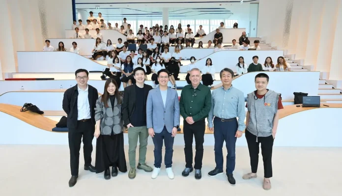 KJL เปิดโลกนวัตกรรม “KiN” ต้อนรับนักศึกษาสถาปัตย์ฯ “KMITL” เชื่อม Design x Technology สู่การต่อยอดนวัตกรรมในโลกอุตสาหกรรม เกษมสันต์ สุจิวโรดม CEO KJL ต้อนรับคณะอาจารย์และนักศึกษาสถาปัตย์ KMITL เยี่ยมชม KJL Innovation Campus (KiN)