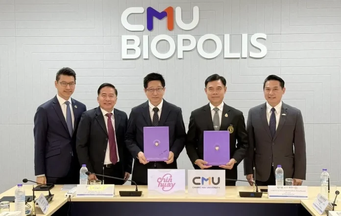 CH จับมือ มช. R&D นวัตกรรมอาหาร อัปเกรดสินค้าไทยสู่ตลาดโลก นายประวิทย์ ศรีแสงนาม ประธานเจ้าหน้าที่บริหาร บริษัท เจริญอุตสาหกรรม จำกัด (มหาชน) (CH) ลงนาม MOU ร่วมกับ มหาวิทยาลัยเชียงใหม่ วิจัยและพัฒนานวัตกรรมอาหารและบรรจุภัณฑ์รักษ์โลก