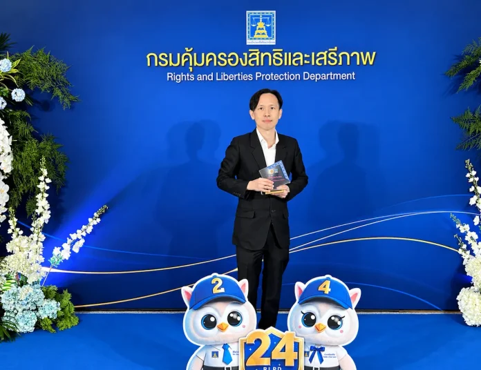 JMT JAM และ JK รับโล่ประกาศเกียรติคุณจากกรมคุ้มครองสิทธิและเสรีภาพ สะท้อนความร่วมมือแก้ไขปัญหาหนี้ภาคประชาชน ผู้บริหาร JMT, JAM และ JK รับมอบโล่ประกาศเกียรติคุณจากกรมคุ้มครองสิทธิและเสรีภาพ กระทรวงยุติธรรม ในฐานะหน่วยงานภาคีแก้ปัญหาหนี้ภาคประชาชน