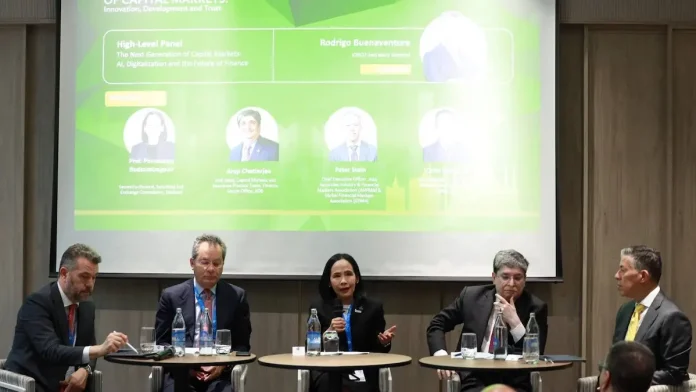 ก.ล.ต. ร่วมเวทีเสวนา IOSCO-ADB joint session แลกเปลี่ยนมุมมองการใช้เทคโนโลยี AI กำกับดูแลตลาดทุนไทยที่สมดุล เลขาธิการ ก.ล.ต. ร่วมเสวนาในงาน IOSCO-ADB joint session ชูการใช้ AI และเทคโนโลยีขับเคลื่อนตลาดทุนไทยอย่างสมดุล