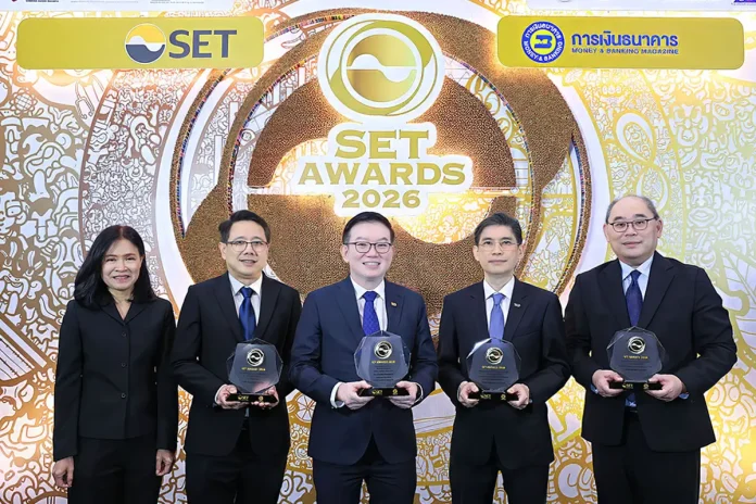 กลุ่มทิสโก้รับ 4 รางวัล SET Awards 2026 นายศักดิ์ชัย พีชะพัฒน์ ประธานเจ้าหน้าที่บริหารกลุ่มทิสโก้ นำทีมรับ 4 รางวัลจากเวที SET Awards 2026