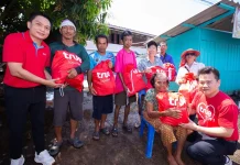 TRUE ลุยช่วยเหลือผู้ประสบภัยน้ำท่วมบ้านสร้าง ปราจีนบุรี TRUE ลงพื้นที่ช่วยเหลือผู้ประสบอุทกภัยอำเภอบ้านสร้าง จังหวัดปราจีนบุรี ส่งมอบถุงกำลังใจและดูแลระบบสื่อสารให้ใช้งานได้อย่างต่อเนื่อง