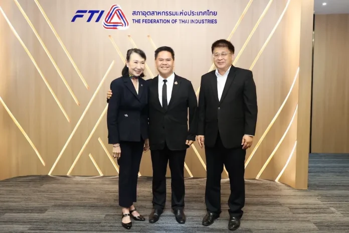 วราวุธ เดินหน้า MIND x FTI ประชุมร่วม ส.อ.ท. ทุก 2 เดือน เร่งปลดล็อกอุตสาหกรรมไทย ดัน MiT–Biofuel เพิ่มผลิตภาพ รับเกมแข่งขันโลก นายวราวุธ ศิลปอาชา รัฐมนตรีว่าการกระทรวงอุตสาหกรรม ประชุมร่วมกับสภาอุตสาหกรรมแห่งประเทศไทย ส.อ.ท. ภายใต้กรอบ MIND x FTI