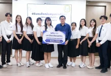 มหาวิทยาลัยเวสเทิร์น มอบทุน “เพชรราชพฤกษ์” สานฝันนิสิตแพทย์ รศ.นพ.นิยม ละออปักษิณ คณบดีคณะแพทยศาสตร์ มหาวิทยาลัยเวสเทิร์น มอบทุนการศึกษา “เพชรราชพฤกษ์” ให้แก่นิสิตแพทย์ชั้นปีที่ 1
